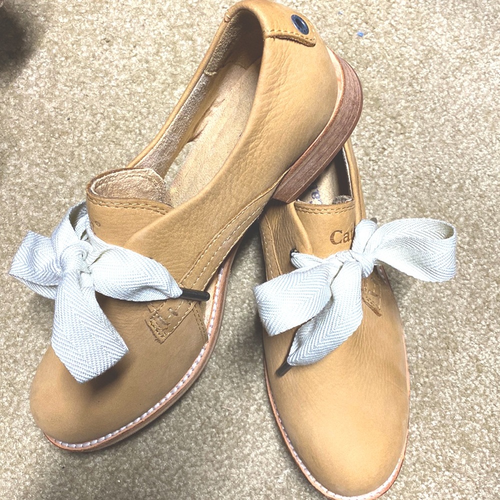 NEW CATERPILLAR camel Suede tie shoe. Adorable and function. Super comfortable